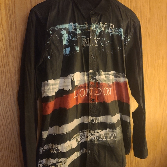 Bar III "ILOVE NY I LOVE LONDON BUT LIVE IN DREAM MIAMI" Shirt | Black | Medium - Picture 5 of 7